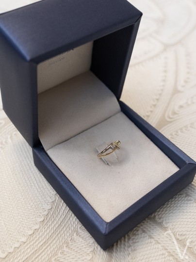 Vintage ring geelgoud/witgoud in Z-vorm met briljant