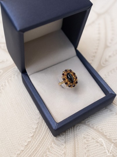 Vintage ring geelgoud met 11 granaten