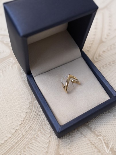 Vintage geelgouden ring met v-vorm
