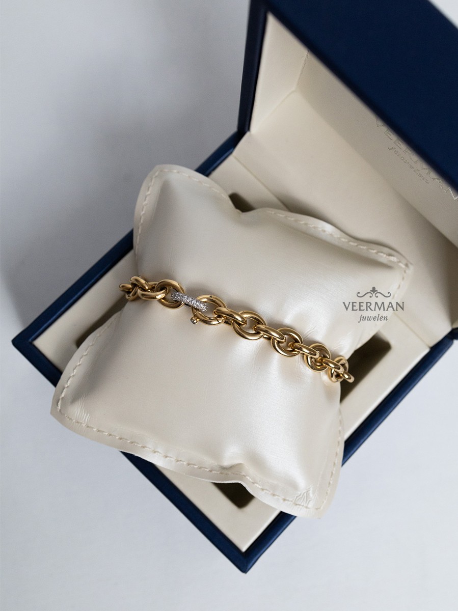 Geelgouden schakelarmband met diamant sluiting Geelgouden schakelarmband met diamant sluiting