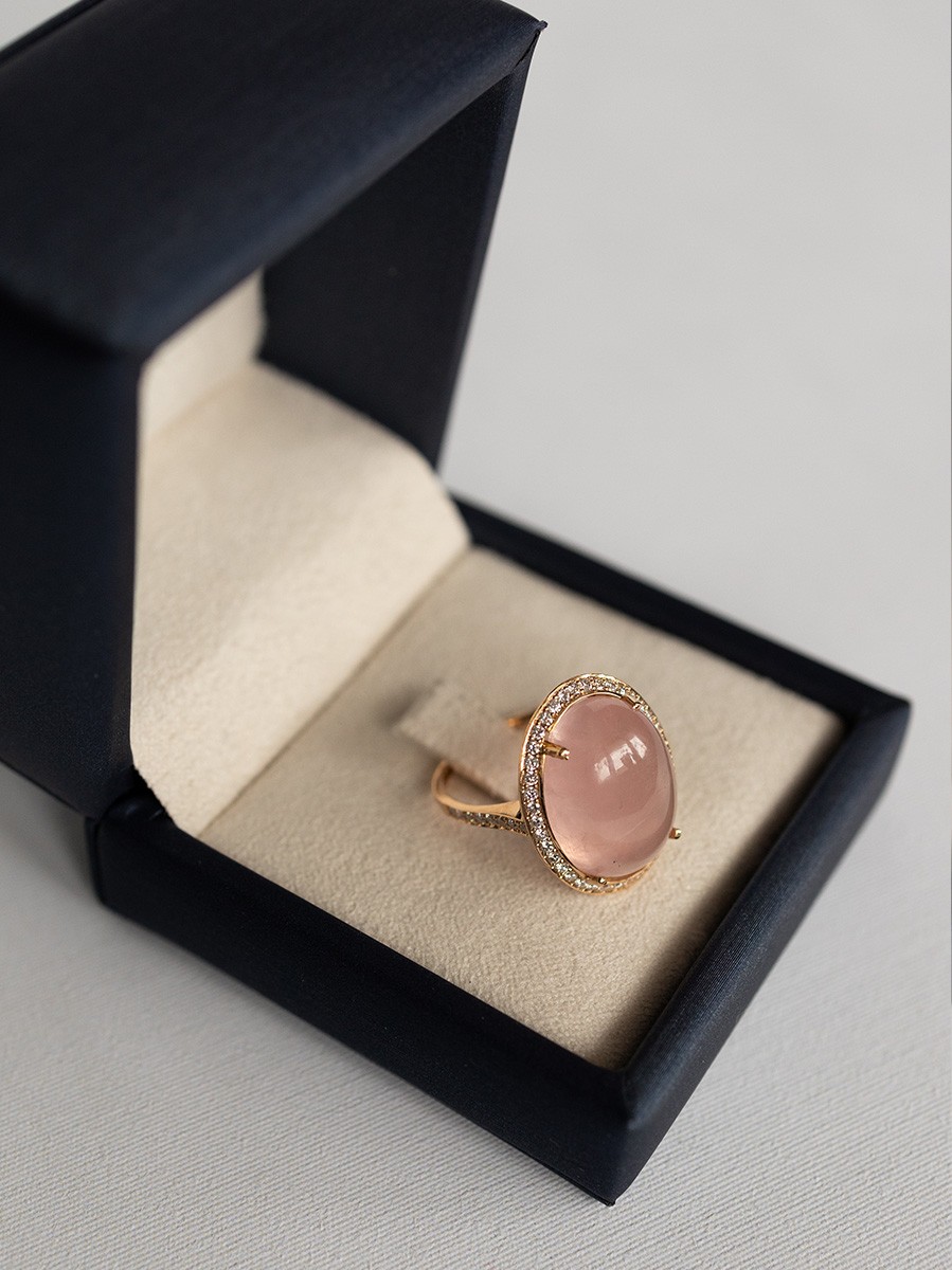 Pre-owned ring roségoud met rozekwarts en diamant