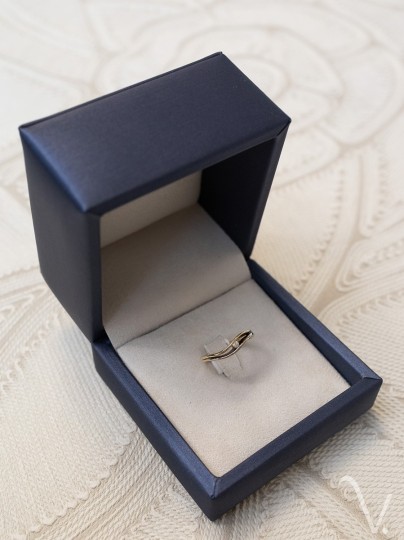 Vintage ring golvende banen bicolor met briljant