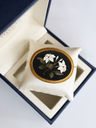 Vintage geelgouden broche onyx en inleg Vintage geelgouden broche onyx en inleg