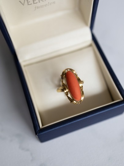 Vintage ring met bloedkoraal