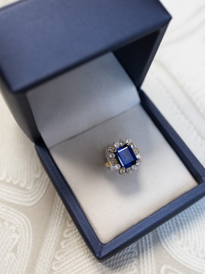 Vintage geelgouden ring met saffier en zirkonia