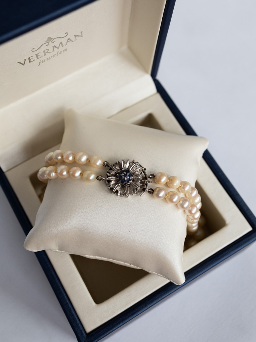 Vintage parelcollier met saffier Vintage parelcollier met saffier