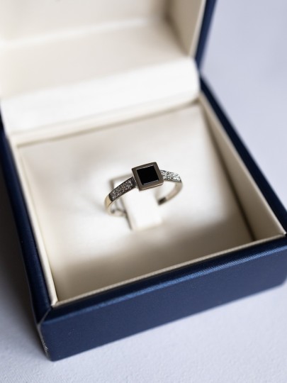 Vintage ring met onyx en diamant