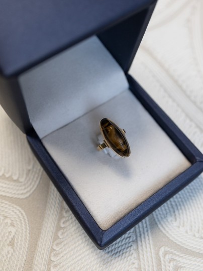 Vintage ring geelgoud met tijgeroog ovaal