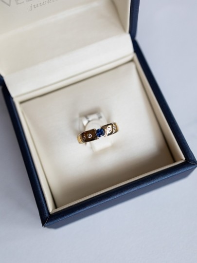Vintage ring met diamant en blauwe saffier 4,9 gram