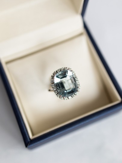 Vintage entourage ring met topaas en diamant