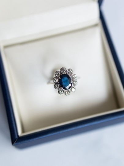 Vintage entourage ring met saffier en diamant 3.4 gr