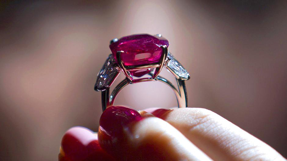 Sunrise Ruby ring van Cartier